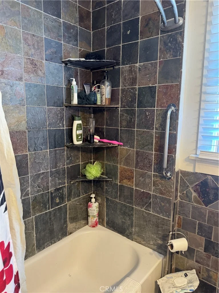 1168 Knoll Drive photo 2