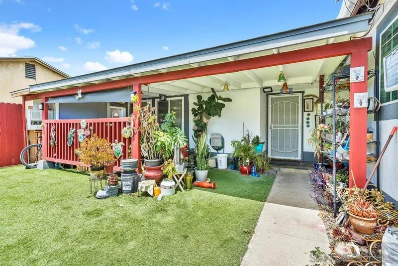 8580 Gold Coast Dr photo 2