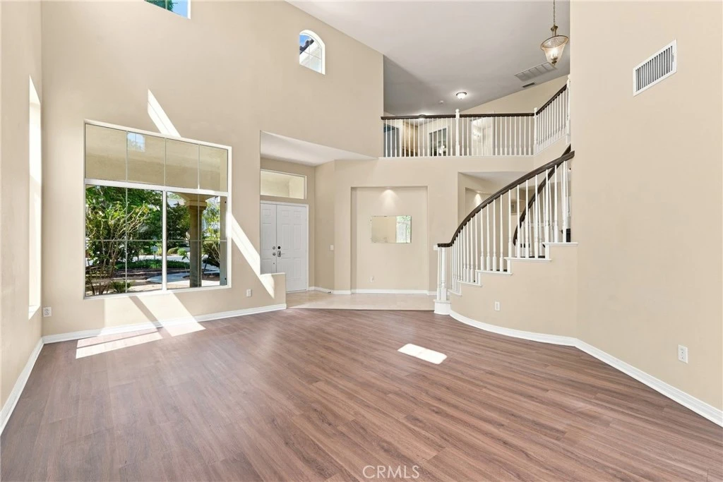 Interior 4