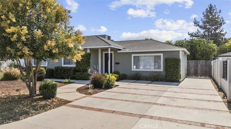 8440 Oakdale Avenue photo 2