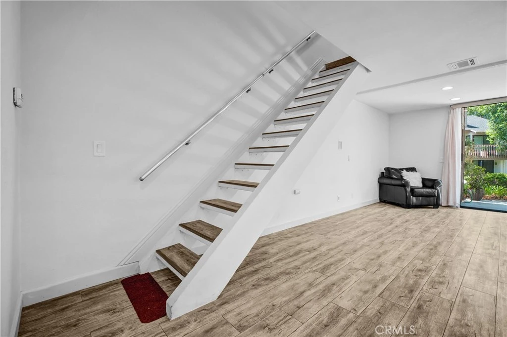 Interior 4
