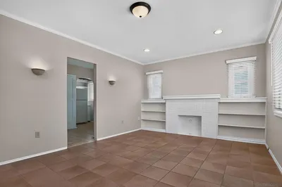 2444 Curlew St photo 2