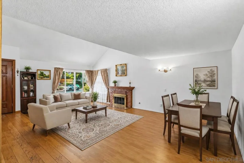 15275 Amalia St photo 2