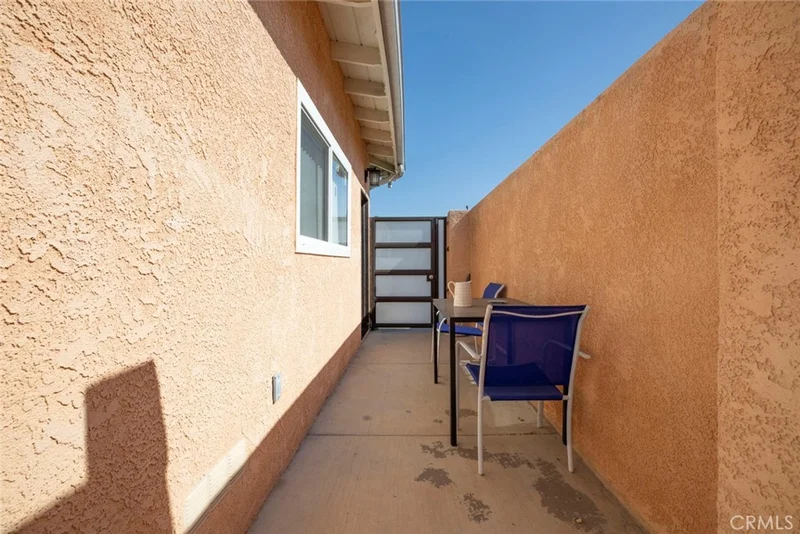 14728 Kingsbury Street photo 2