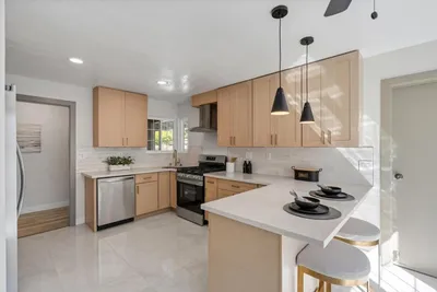1713 Alhambra Court photo 2