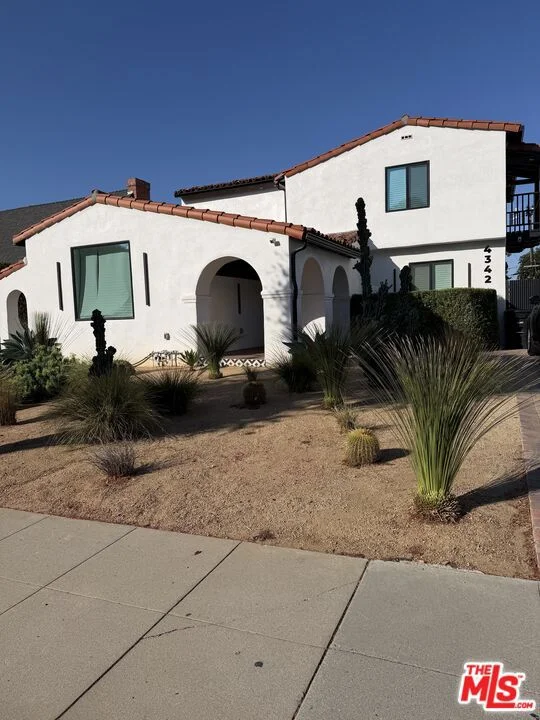 4342 Angeles Vista Boulevard