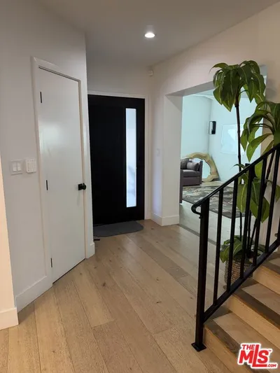 4342 Angeles Vista Boulevard photo 2
