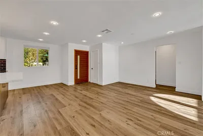 22134 Gilmore Street photo 2