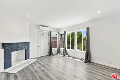 11485 Cumpston Street photo 2