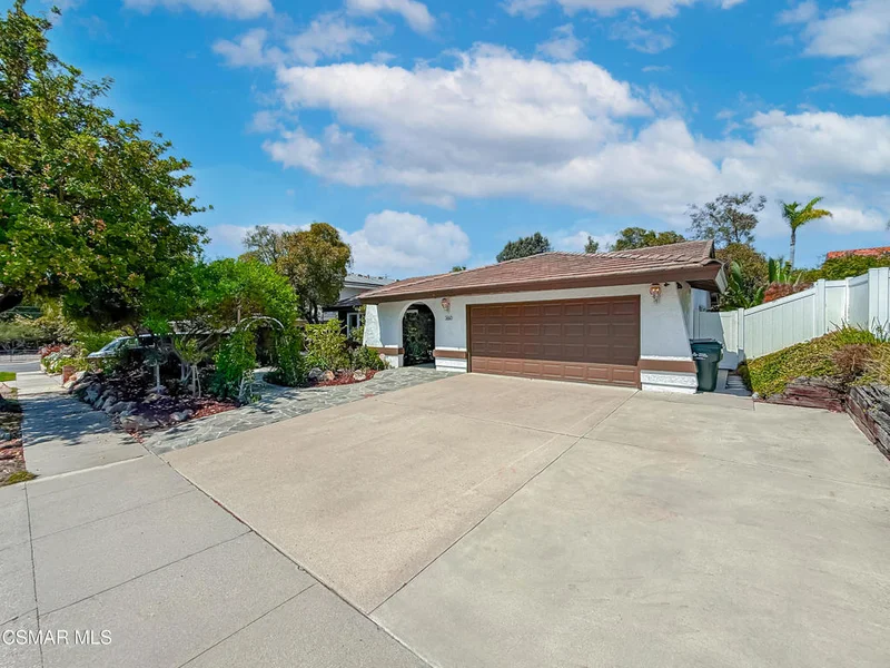 360 N Greenmeadow Avenue photo 2