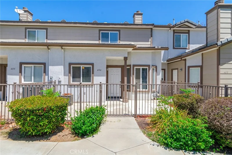 1555 Orange Avenue 404 photo 2