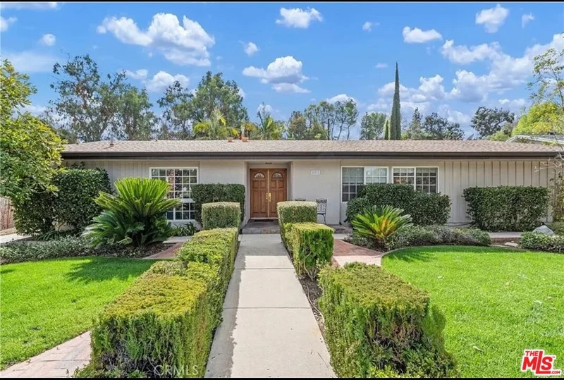 24316 Burbank Blvd