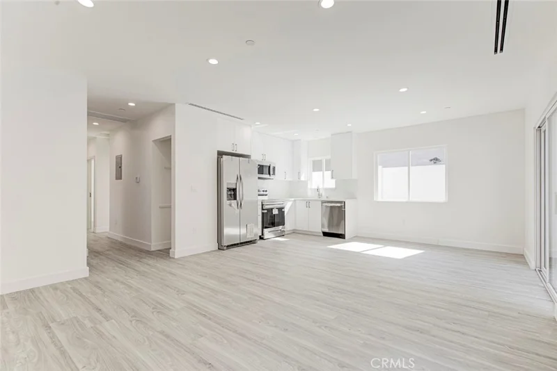 7856 Kyle St photo 2