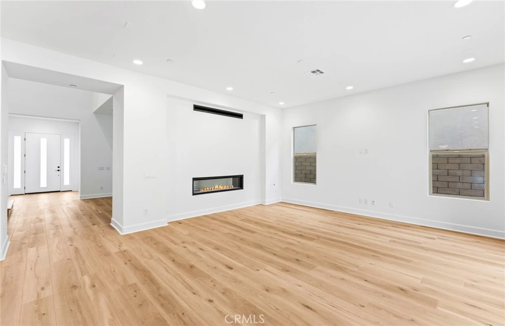 Interior 4