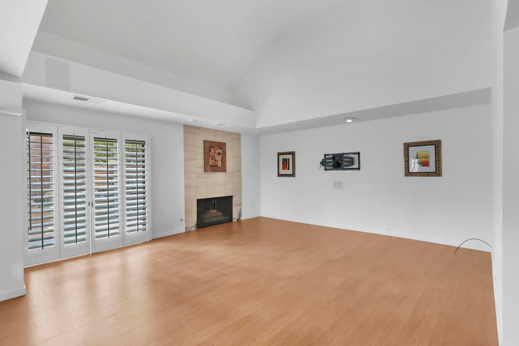 Interior 4