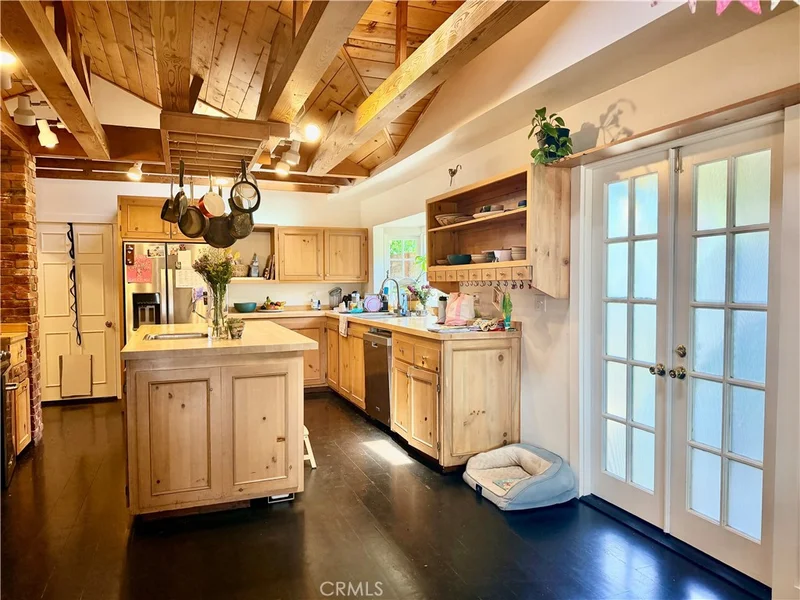 26088 Adamor photo 2