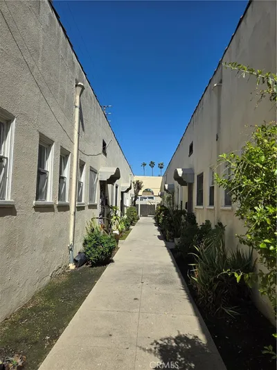 551 W 10th Street 4