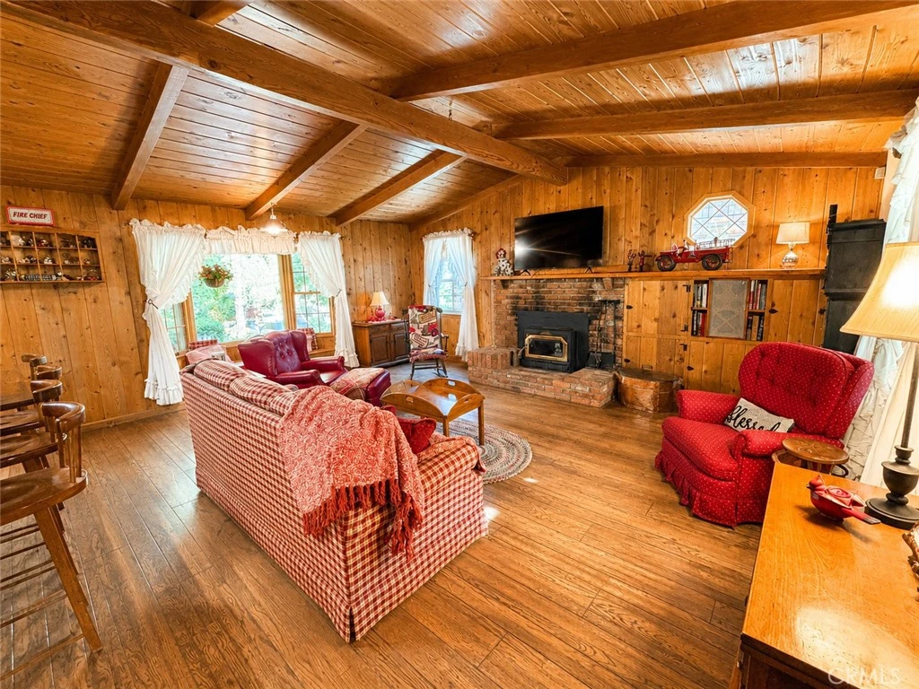 Interior 4