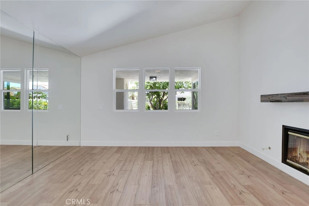 Interior 4