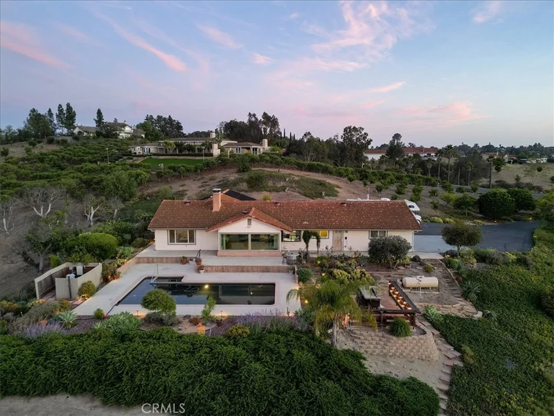 Photo 2 of 1509 Macadamia Drive
