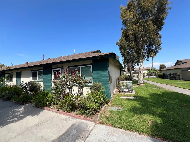 1152 N West