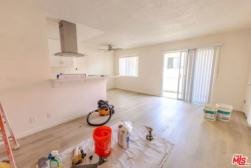 1426 S Orange Grove Avenue 8 photo 2