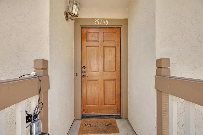 Photo 2 of 38738 Huntington Circle