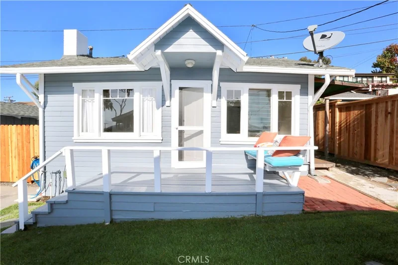 426 Aster Street B back photo 2