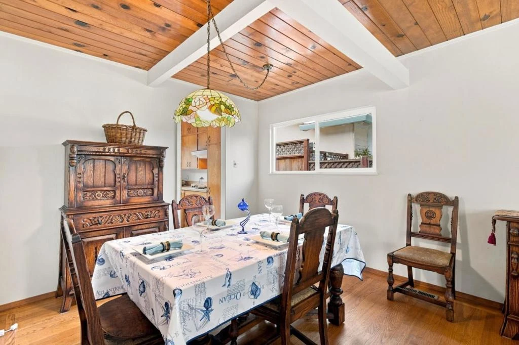 Interior 4
