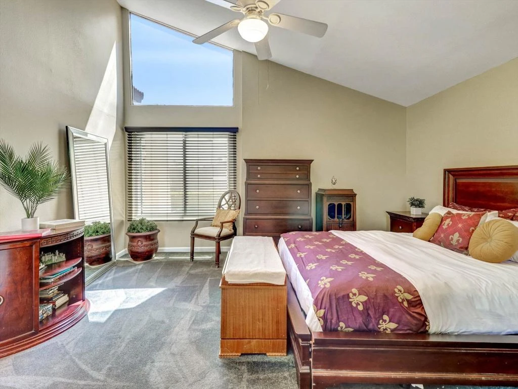 Interior 4