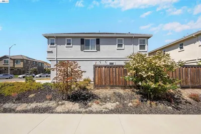 3001 Aragon Dr photo 2