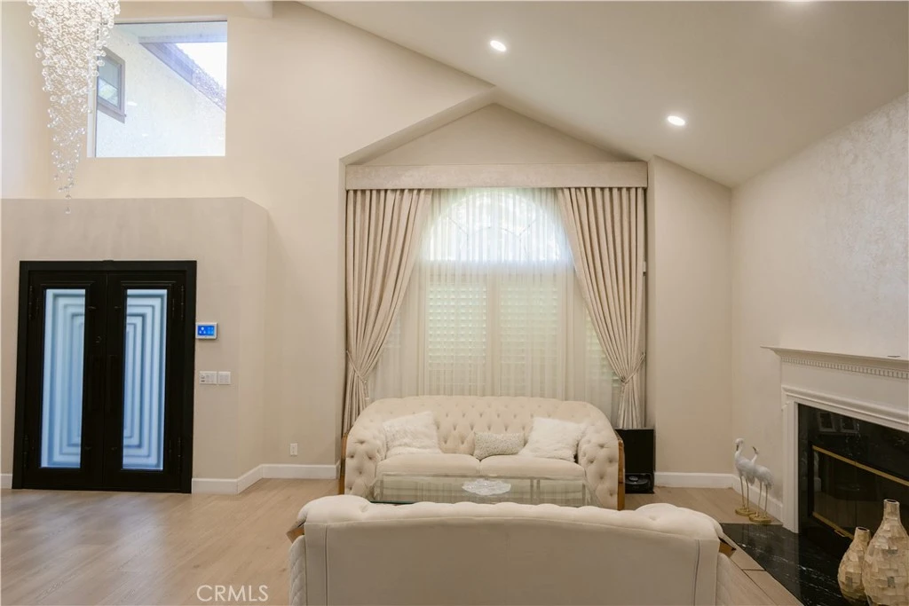 Interior 4