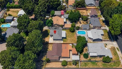 2385 Roxbury photo 2