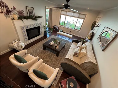 1673 E Avenida De Las Flores