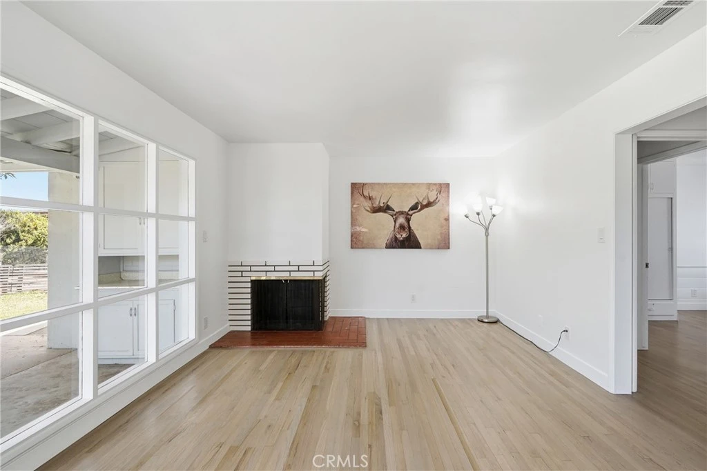 Interior 4