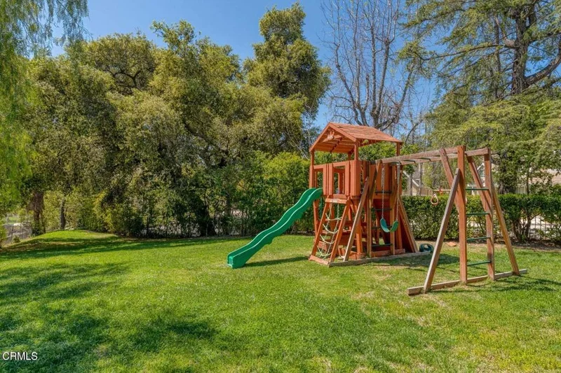 1238 Green Lane photo 2