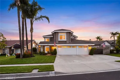 1693 Eastgate