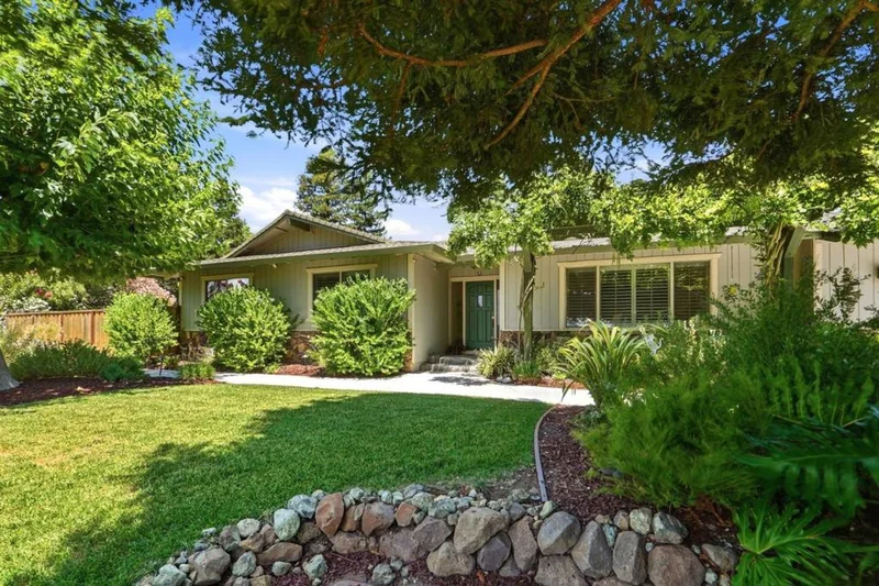 Photo 2 of 17200 Oak Leaf Drive
