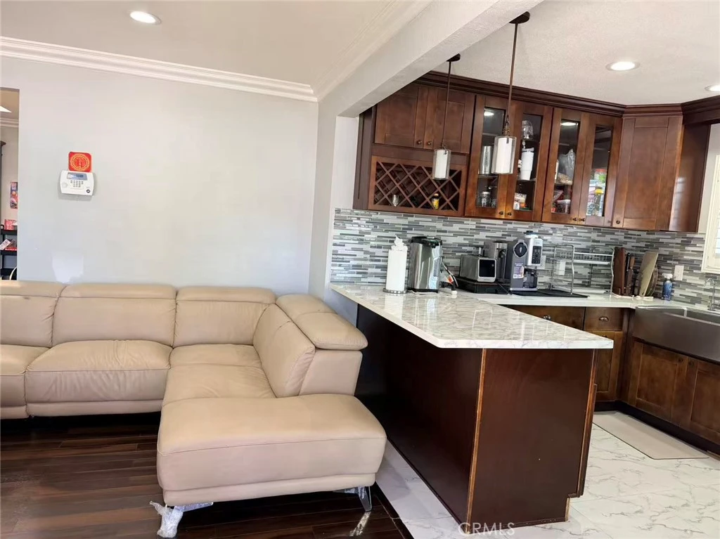 Interior 4