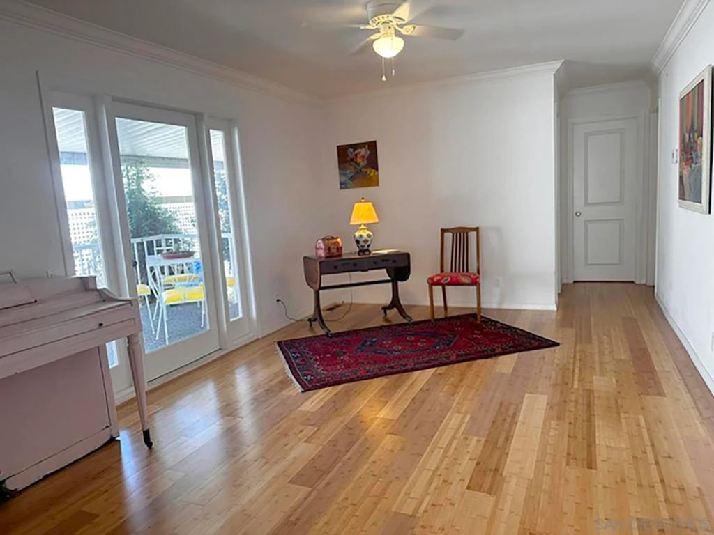 Interior 4