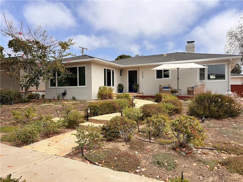 Photo 2 of 264 DOROTHY Avenue
