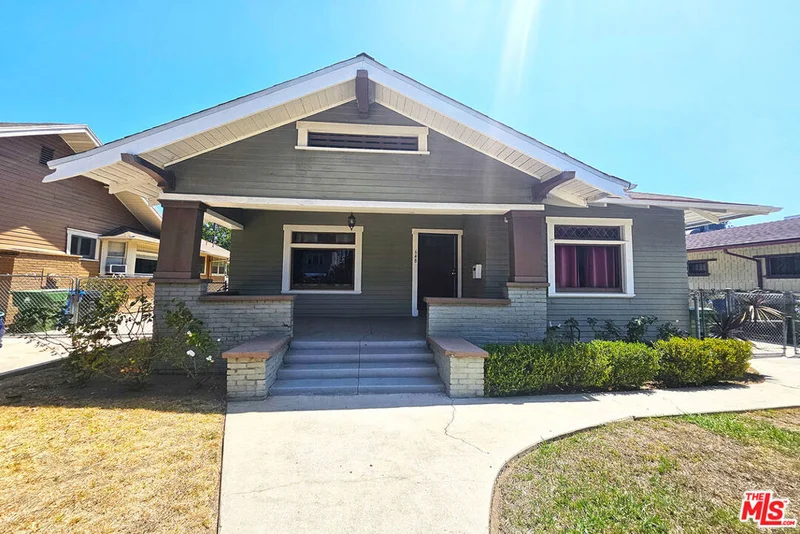 648 N Heliotrope Drive