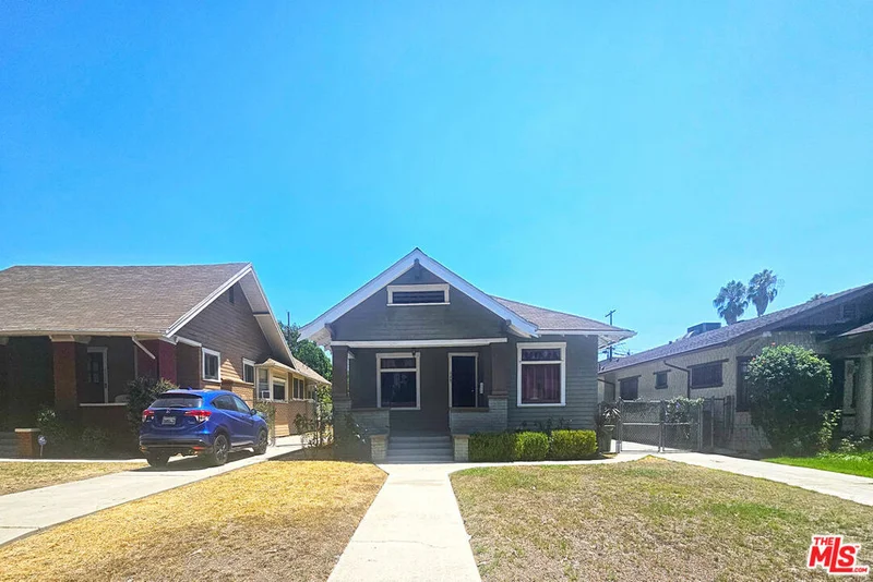 648 N Heliotrope Drive photo 2