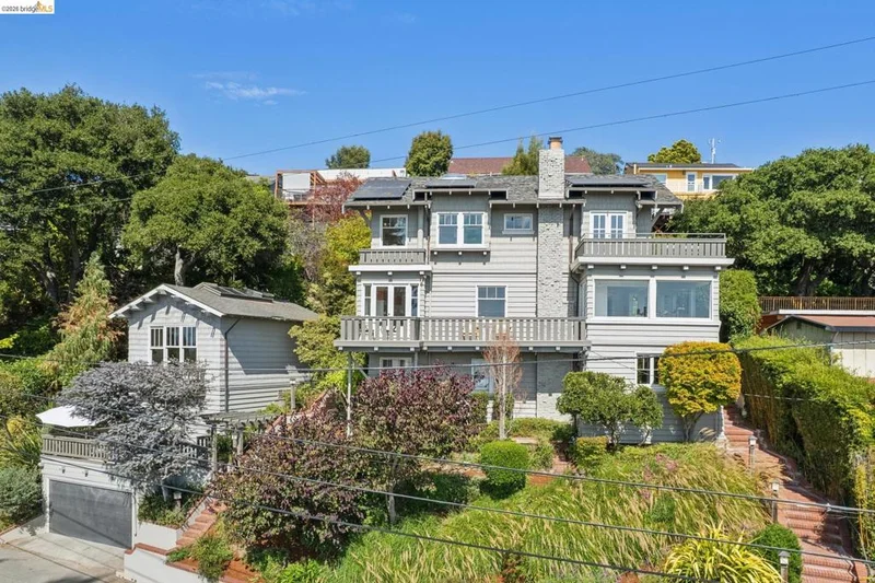 Photo 2 of 150 Scenic Ave