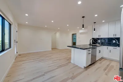 928 N San Vicente Boulevard 109 photo 2