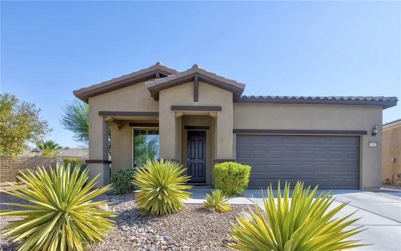 81482 Avenida Viesca