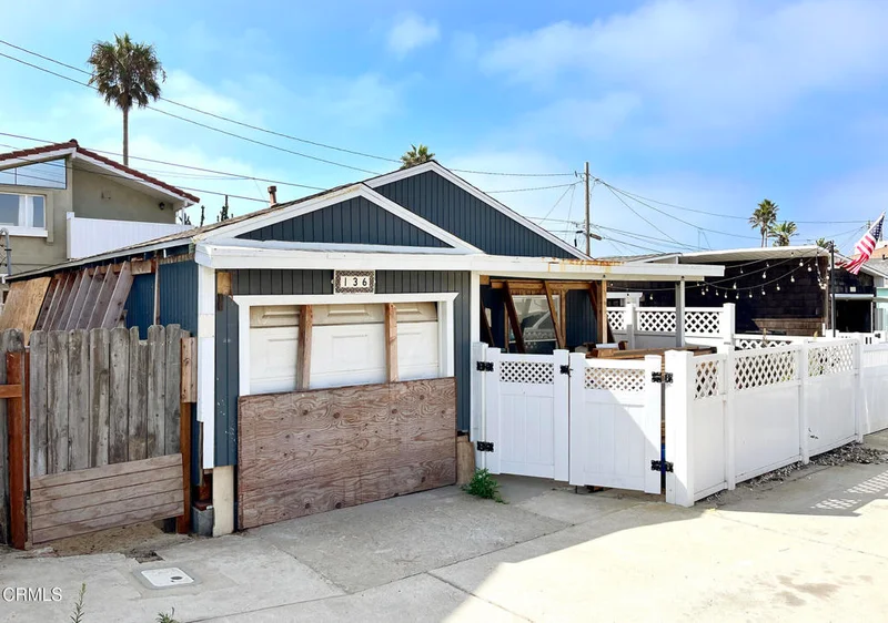 Photo 2 of 136 San Fernando Avenue
