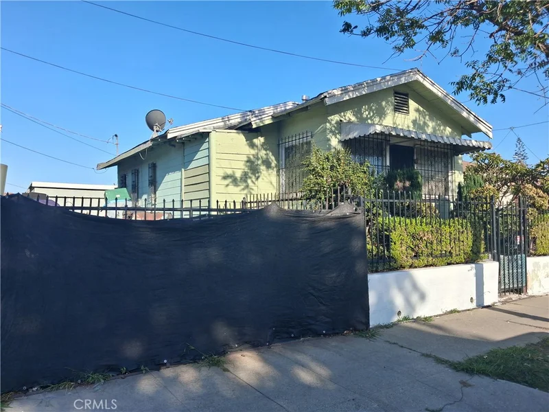 11720 S San Pedro photo 2