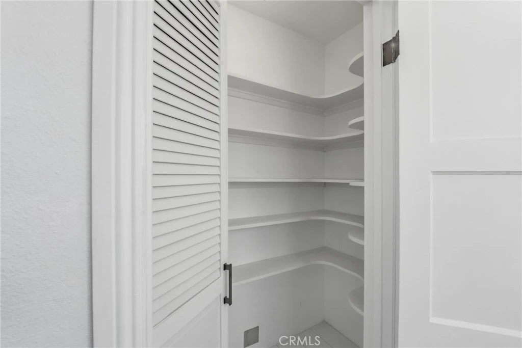 Interior 4