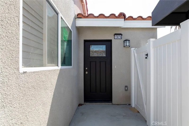 1307 E Acacia
